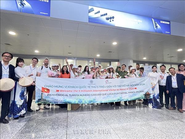 Hà Nội đón vị khách du lịch quốc tế thứ 5 triệu trong năm 2026