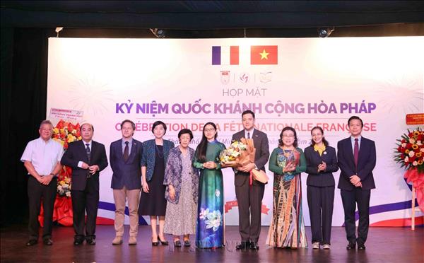 Giao lưu nhân dân tiếp tục vun đắp quan hệ Việt Nam - Pháp