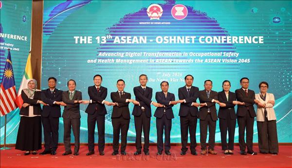 来自11个国家的120名代表出席在岘港举行的第13届东盟职业安全健康网络论坛