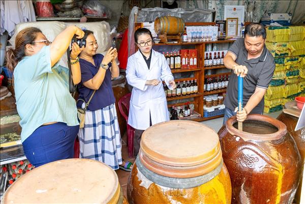Nước mắm Nam Ô - Nét đặc trưng làng biển cổ
