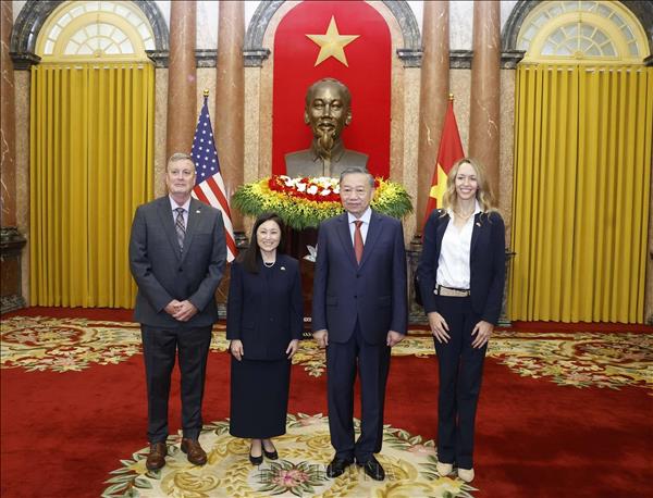 Top leader receives newly accredited ambassadors from Portugal, Iran, Mongolia, the US, Myanmar