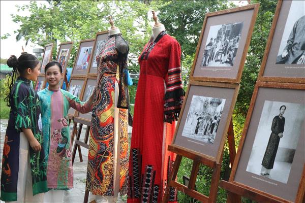 Khai mạc Trưng bày, trình diễn Tri thức may, mặc áo dài Huế