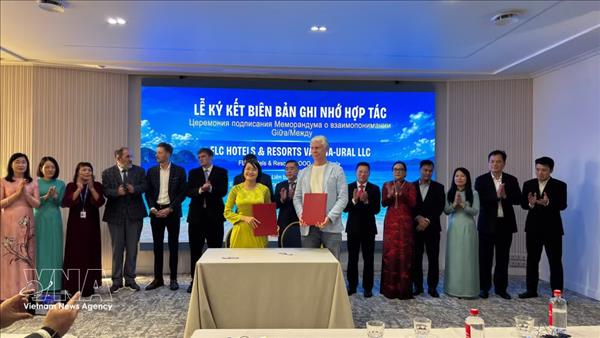 Cinq accords signés pour renforcer les liens économiques entre Quang Ninh et Sverdlovsk (Russie)