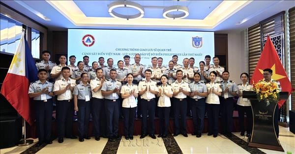 Vietnamese, Philippine young coast guard officers hold first exchange programme