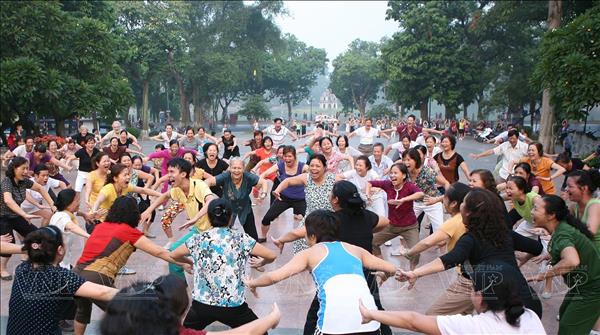 Bình minh Hà Nội trong nhịp sống khỏe và đầy năng lượng
