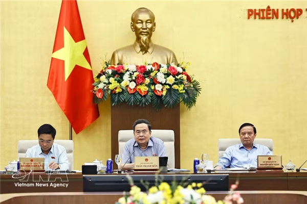 越南国会常务委员会第四次会议：为敢于担当、敢于作为、积极创新干部筑牢法治保障