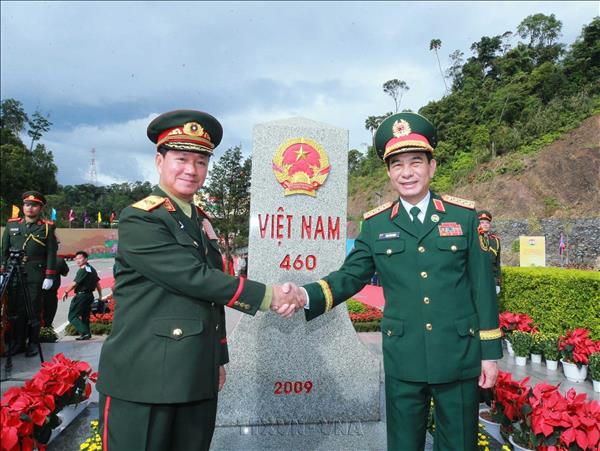 Vietnam, Laos strengthen border defence friendship