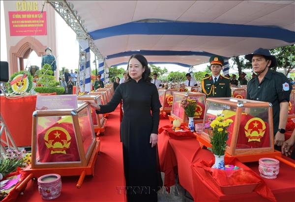 Phó Chủ tịch nước dự Lễ truy điệu, an táng hài cốt liệt sĩ tại An Giang