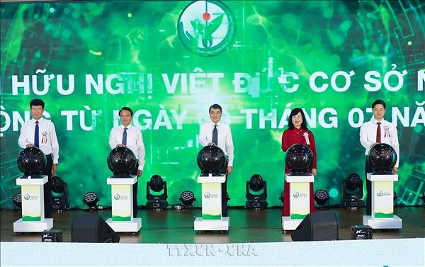 នាយករដ្ឋមន្ត្រីវៀតណាមលោក ឡេ មិញហ៊ឹង៖ ផ្តោតលើគុណភាពវិជ្ជាជីវៈ ដោយយកការពេញចិត្តរបស់អ្នកជំងឺជាគោលដៅ