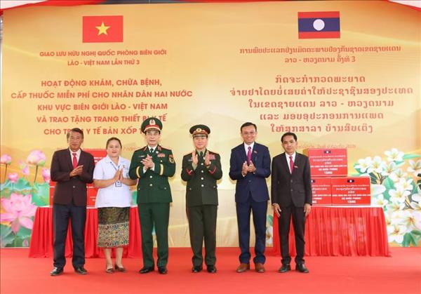 Le Vietnam et le Laos renforcent leur amitié via le 3e Échange damitié sur la défense frontalière