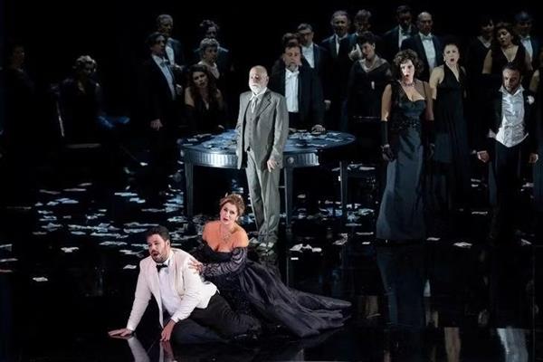 Plus de 100 artistes dopéra italiens présenteront La Traviata de Verdi à Hanoi