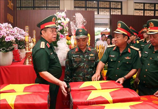 Đại tướng Nguyễn Trọng Nghĩa kiểm tra công tác quy tập hài cốt liệt sĩ tại Công viên Lê Thị Riêng