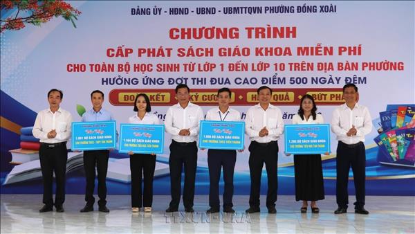 Mượn sách giáo khoa miễn phí, viết tiếp ước mơ đến trường