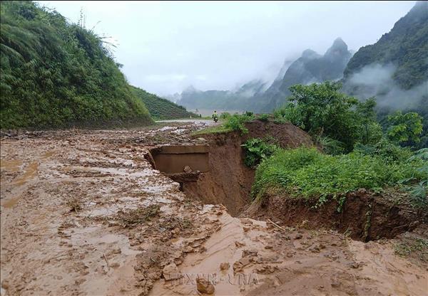 Inondations et glissements de terrain frappent le Nord après des pluies diluviennes