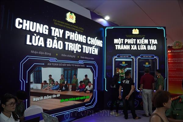Nhận diện bẫy lừa đảo trực tuyến qua triển lãm Bức tường An ninh mạng