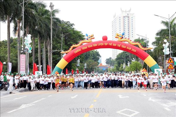Hơn 1.500 người tham gia chương trình toàn dân tập luyện thể dục, thể thao