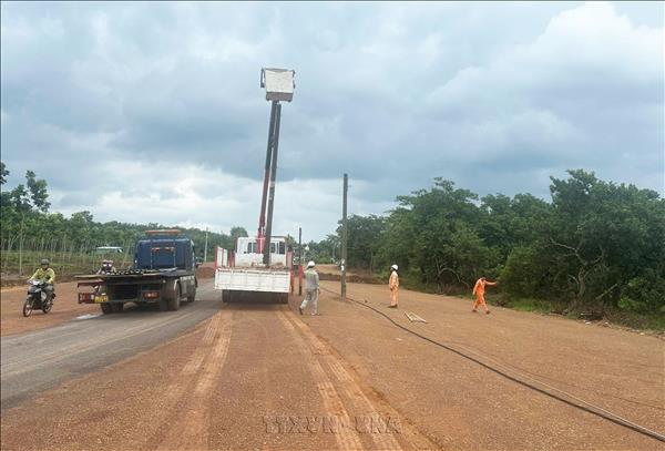 Đồng Nai: Di dời các trụ điện nằm giữa đường sau phản ánh của báo chí
