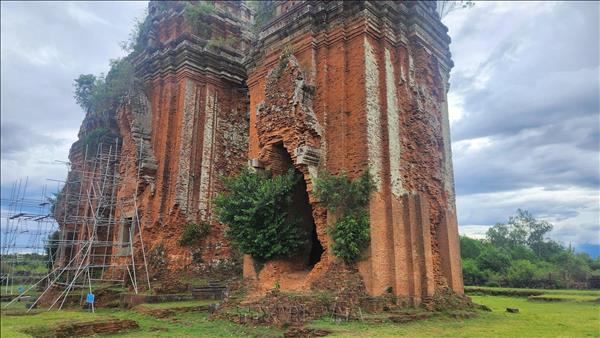 Restoration breathes new life into Southeast Asias tallest Cham tower