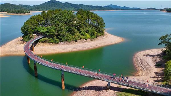 Vẻ đẹp kì vĩ của Hồ Kẻ Gỗ