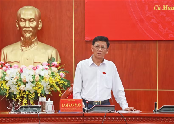 重视少数民族地区教育质量和人民保健工作