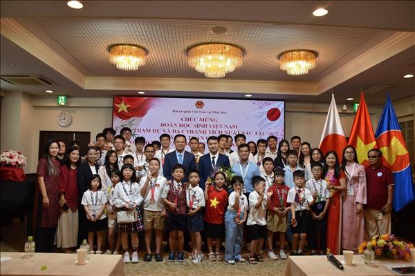 Les jeunes prodiges vietnamiens des mathématiques brillent à Tokyo