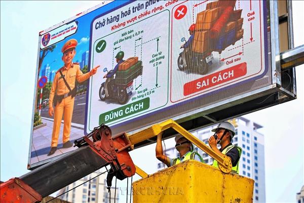 Hanoi launches real-time traffic information system with 36 electronic message boards