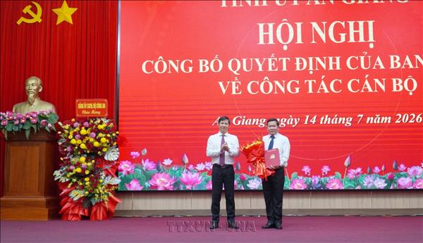 Trung tướng Đinh Văn Nơi giữ chức Phó Bí thư Tỉnh ủy An Giang, kiêm Bí thư Đảng ủy đặc khu Phú Quốc