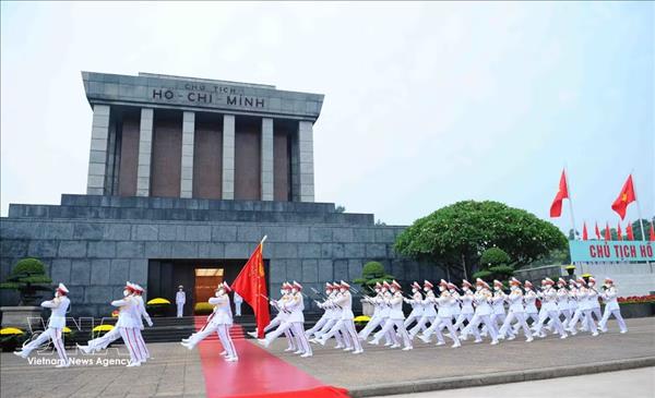 Plus dun million de visiteurs au mausolée du Président Hô Chi Minh au premier semestre