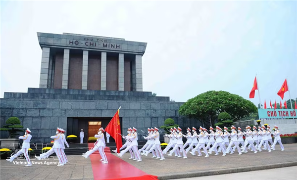 2026年上半年超100万人次瞻仰胡志明主席陵