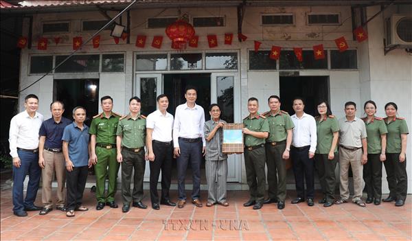 Chung tay chăm lo người có công bằng những việc làm nghĩa tình