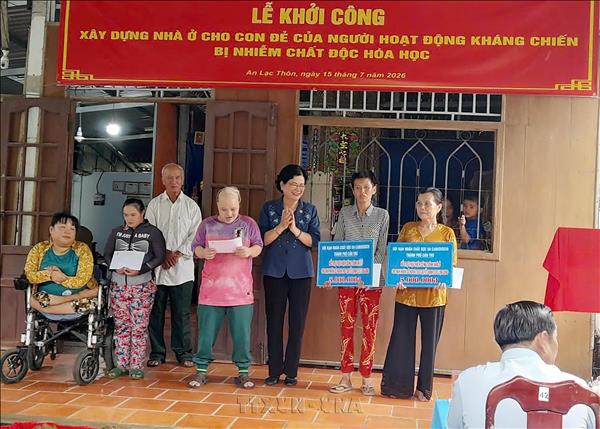 Mái ấm trao tay tri ân các gia đình chính sách