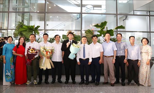 Niềm đam mê bền bỉ của Chàng trai Vàng Olympic Vật lý Quốc tế