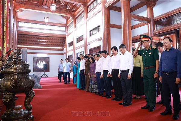 Thủ tướng Lê Minh Hưng tri ân các anh hùng liệt sĩ tại tỉnh Lạng Sơn