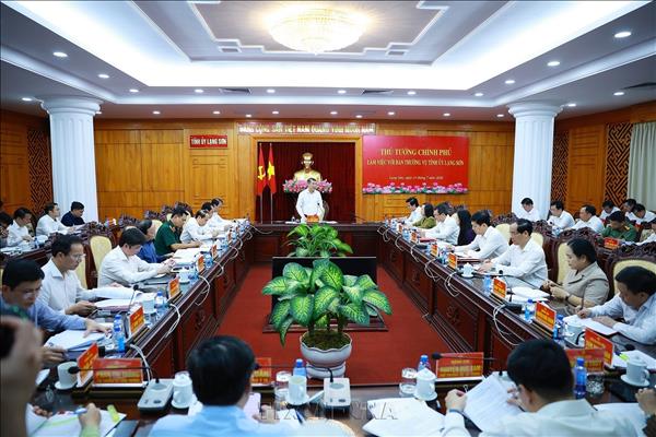 លោកនាយករដ្ឋមន្ត្រី ឡេ មិញហ៊ឹង៖ ប្រែក្លាយគុណសម្បត្តិនៃច្រកទ្វារព្រំដែនទៅជាកម្លាំងចលករកំណើនរបស់ខេត្តឡាងសឺន