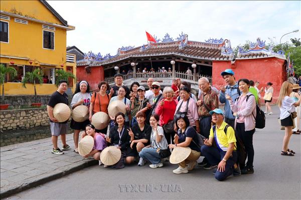 Tourism Sets out Tasks for Second Half to Realize Goal of Leading Economic Sector