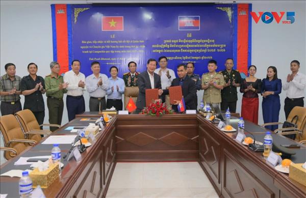 ខេត្តអានយ៉ាង ទទួលអដ្ឋិធាតុយុទ្ធជនស្ម័គ្រចិត្ត និងអ្នកជំនាញវៀតណាមនៅខេត្តព្រះសីហនុ