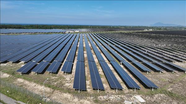 Energía solar en tejados gana impulso en Vietnam gracias a nuevo marco regulatorio