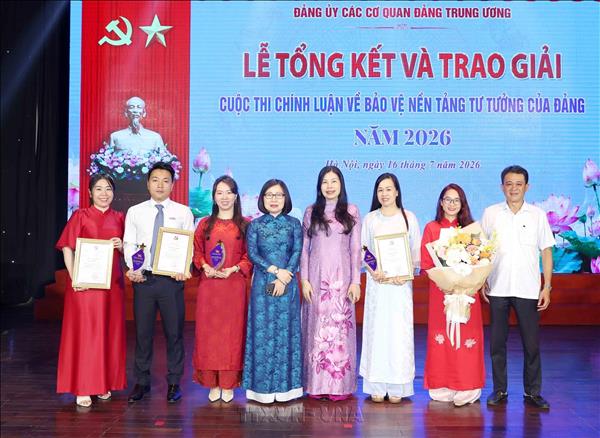 Trao giải Cuộc thi chính luận Bảo vệ nền tảng tư tưởng của Đảng trong kỷ nguyên mới