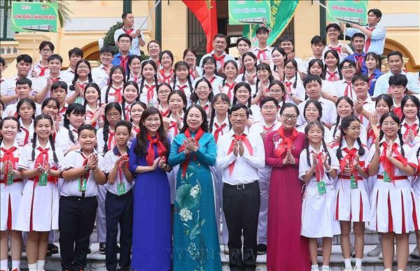 Phó Chủ tịch nước Võ Thị Ánh Xuân gặp mặt Đoàn đại biểu thiếu nhi tham gia Hành trình Em yêu Tổ quốc Việt Nam