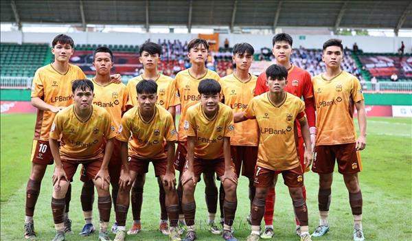 https://imagevietnam.vnanet.vn/12 đội tranh tài tại Vòng chung kết U17 quốc gia