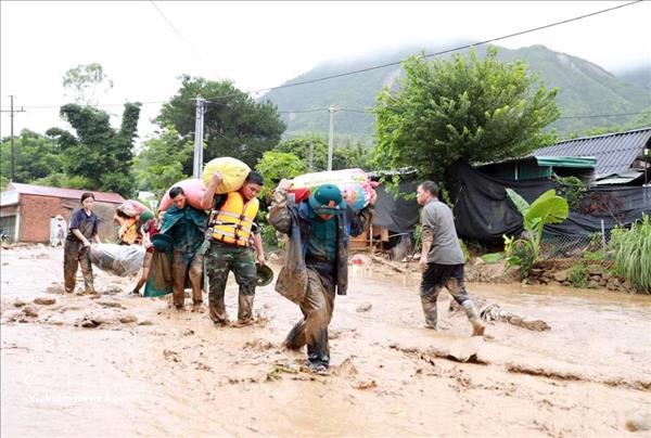 Crues: Lai Chau déclare létat durgence dans la commune de Muong Than