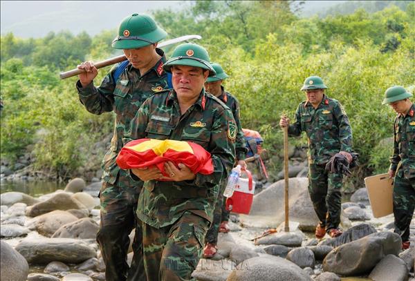 Wartime files, memorabilia handed over to support Vietnams 500-day campaign to locate fallen soldiers