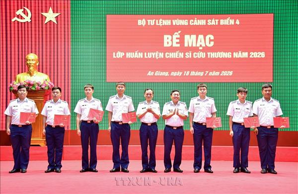 Bộ Tư lệnh Vùng Cảnh sát biển 4 huấn luyện chiến sĩ cứu thương