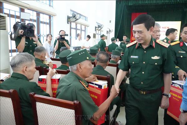 Đại tướng Phan Văn Giang thăm, tặng quà Cơ sở Điều dưỡng thương binh Nho Quan