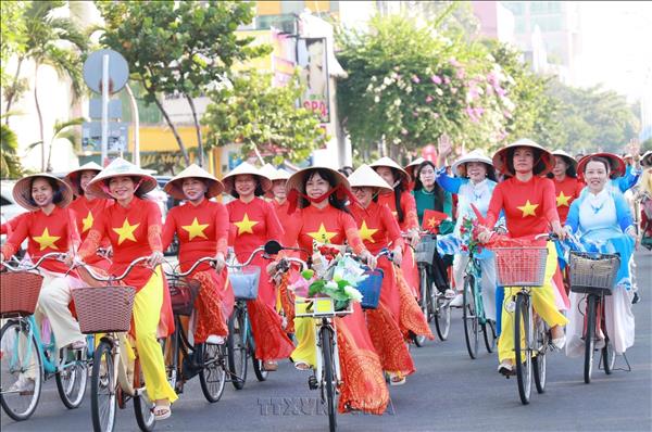 Festival Biển Khánh Hòa 2026: Hơn 2.000 phụ nữ diễu hành tại Lễ hội Áo dài sắc màu của biển