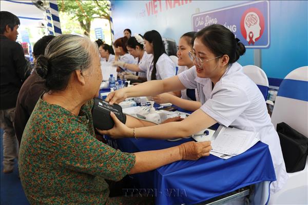 Khám bệnh, cấp phát thuốc miễn phí cho người dân khu vực phía Tây tỉnh Lâm Đồng
