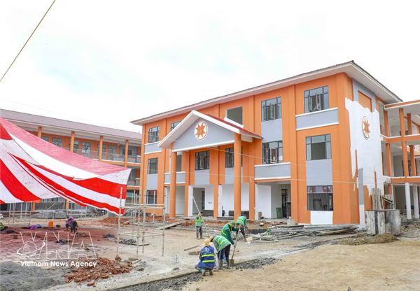 8月30日前必须完成陆地边境乡100所中小学寄宿制学校建设