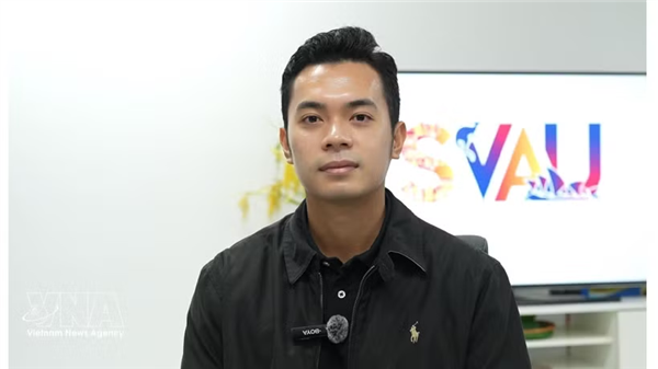 越南青年黄晋达十年架起越澳知识之侨