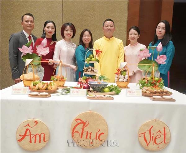 Kết nối trí tuệ Việt toàn cầu: Cầu nối quảng bá ngôn ngữ và văn hóa Việt Nam ra nước ngoài