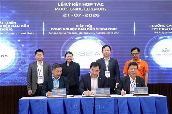 Vietnam y Singapur refuerzan cooperación para impulsar industria de semiconductors